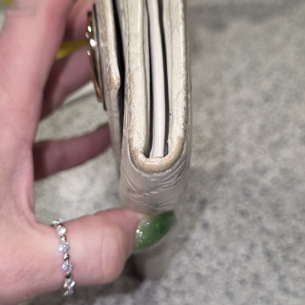 Gucci Guccissima Wallet In Ivory. Comes With Unbranded Chain - Picture 11 of 13
